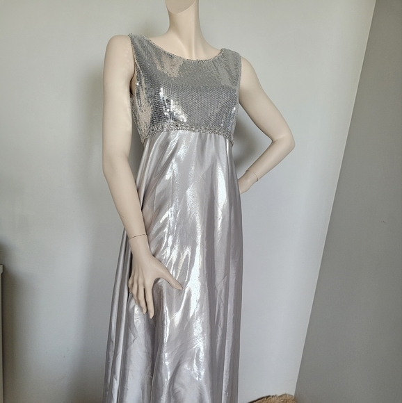 Silver sequined gown - Picture 1 of 4